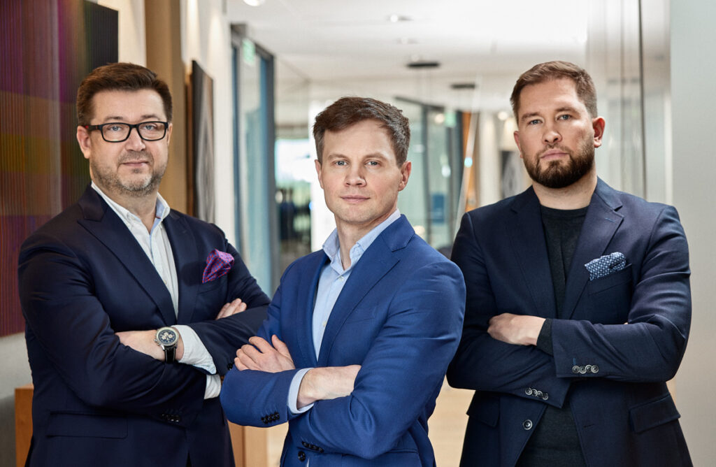 OEX Fulfilio przejmuje agencję SellerSwitch. Zdjęcie z prezesami spółek